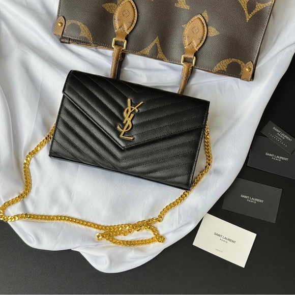 ✨✨✨ Yves Saint Laurent Cassandre envelope flap crossbody - Picture 1 of 9